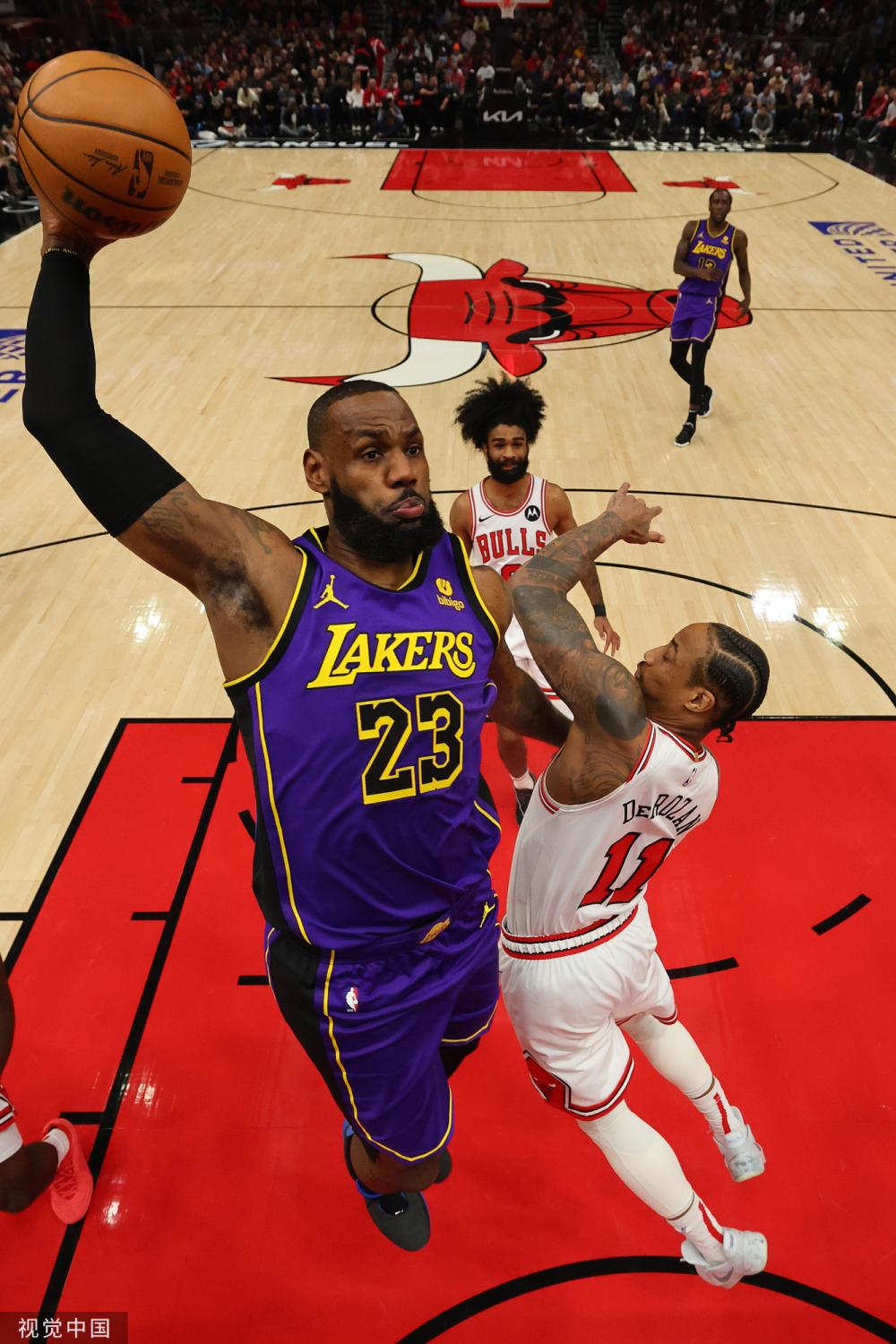 强调他的朋 强调他的朋