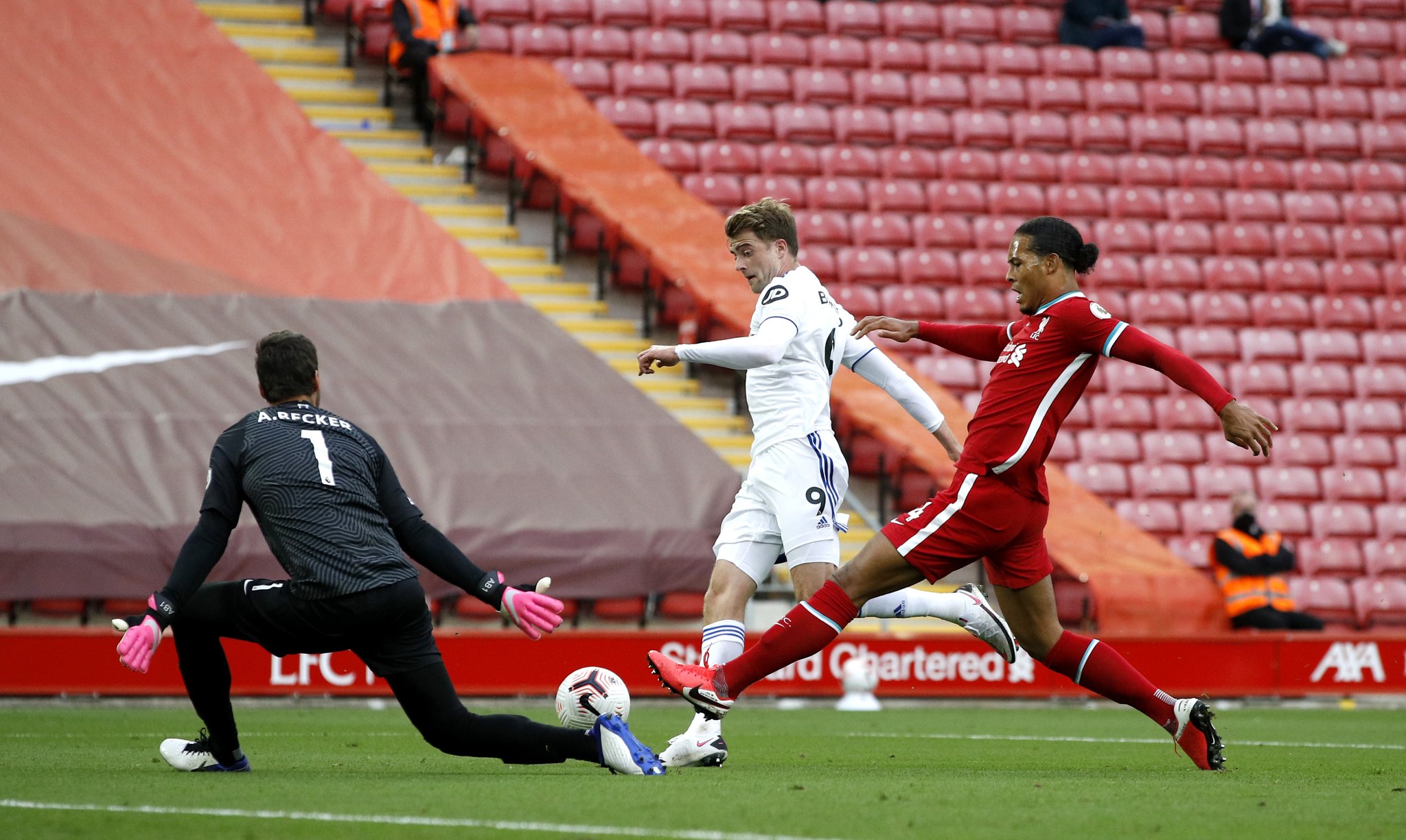 度让比赛暂 度让比赛暂